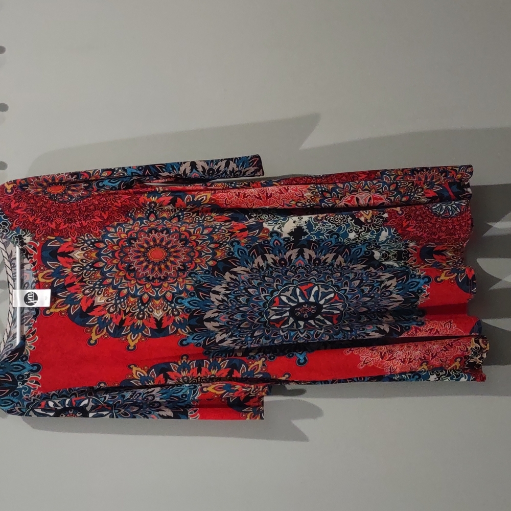 Women's XL, JM brand multi-color tunic with pockets